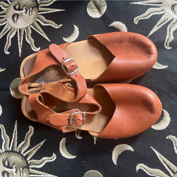 Swedish Hasbeens Closed Toe Tan Mary Jane Clogs size 38 (us size 7.5) - Picture 7 of 8